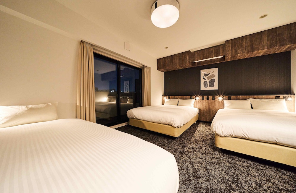 Deluxe Triple Room, Non Smoking - Photo 1