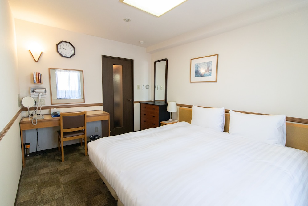 Basic Double Room, 1 King Bed, Smoking