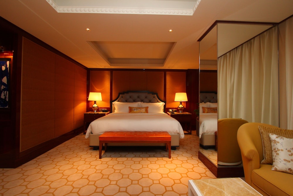 Grand Room, 1 King Bed photo 2
