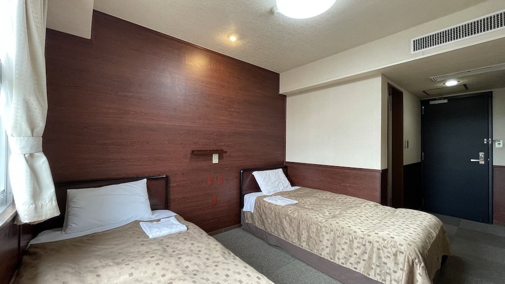 Twin Room, Smoking photo 3