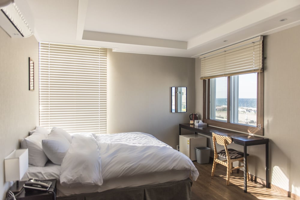 Deluxe Double Room - Photo 9