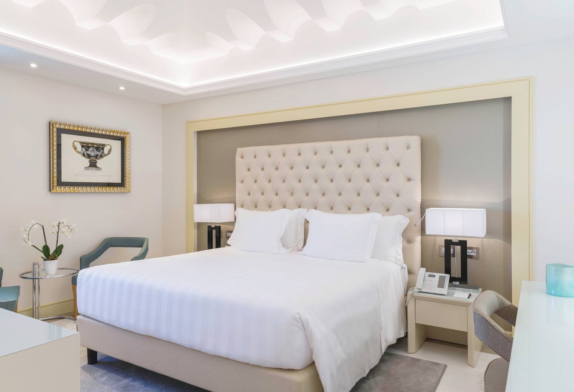 King Deluxe Room thumbnail 5