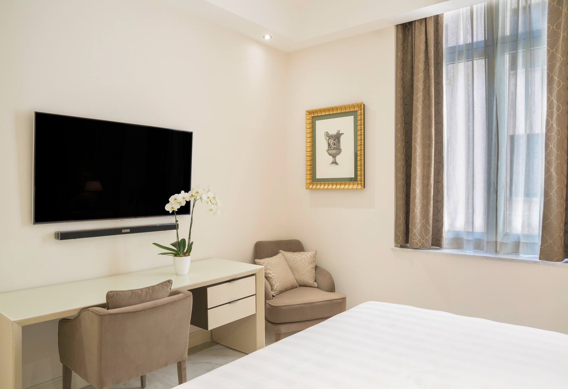 King Accessible Deluxe Room