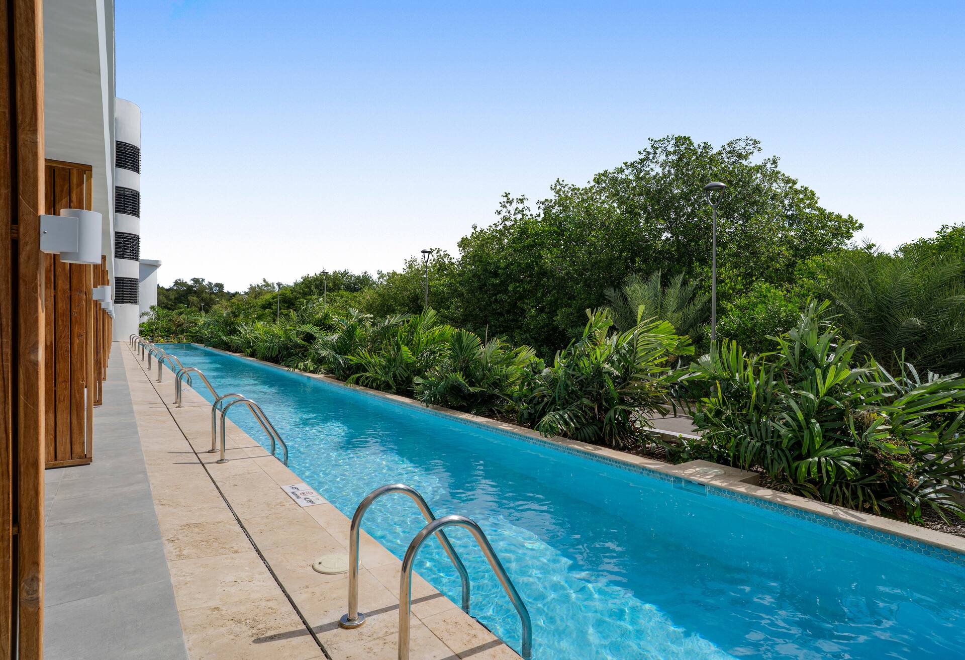 1 King Bed Deluxe Swim up Room