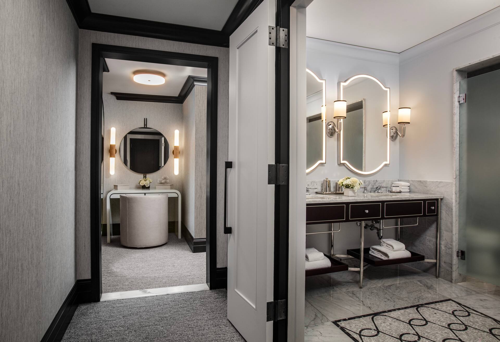 Astoria Suite - 1 King Bdrm - Two Fireplaces