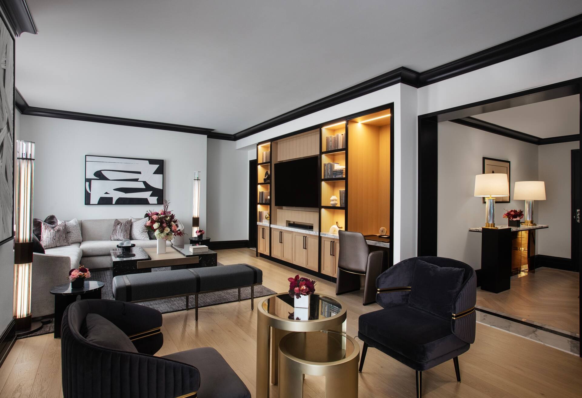 Astoria Suite - 1 King Bdrm - Two Fireplaces thumbnail 6