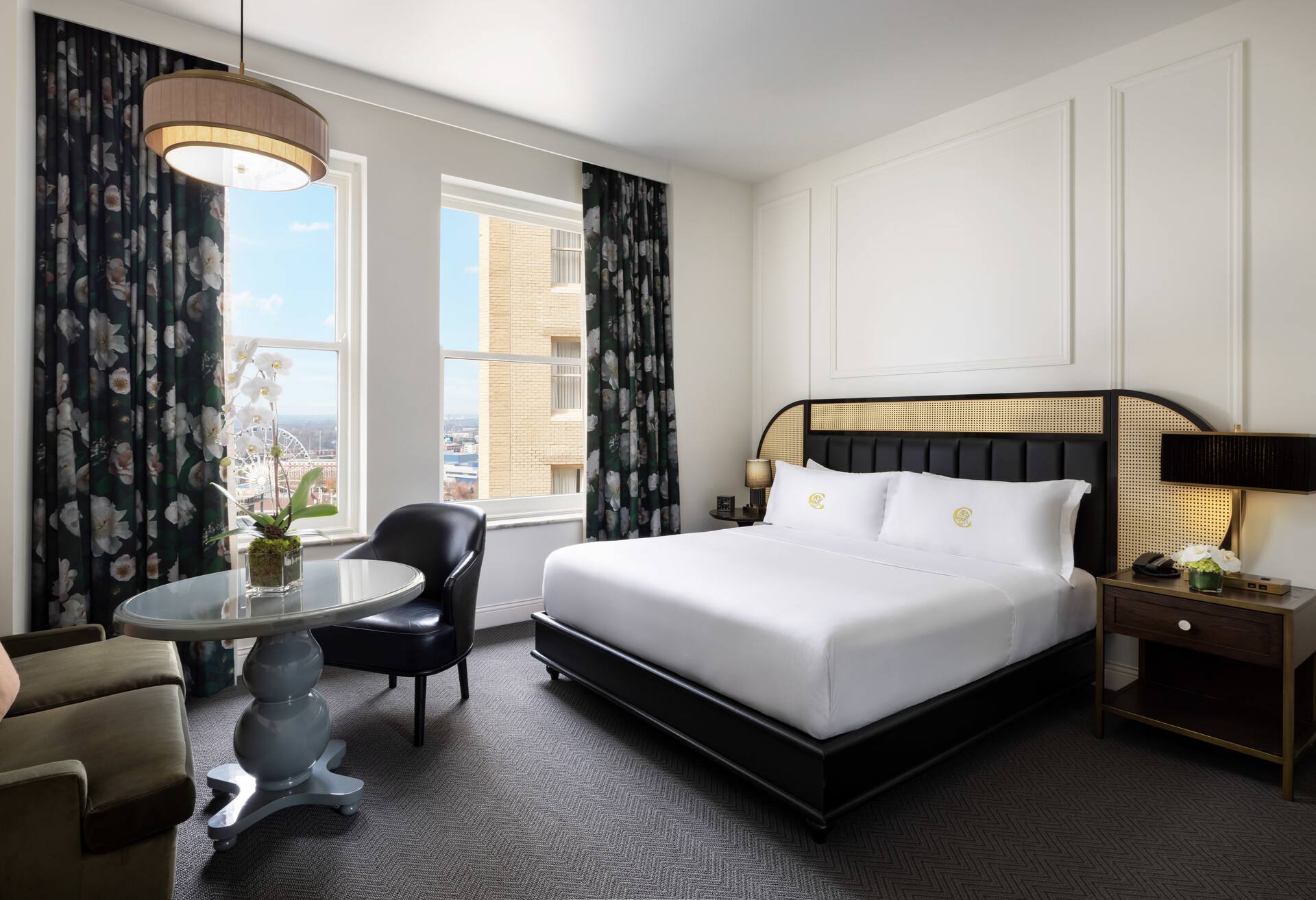 1 King Bed photo 2