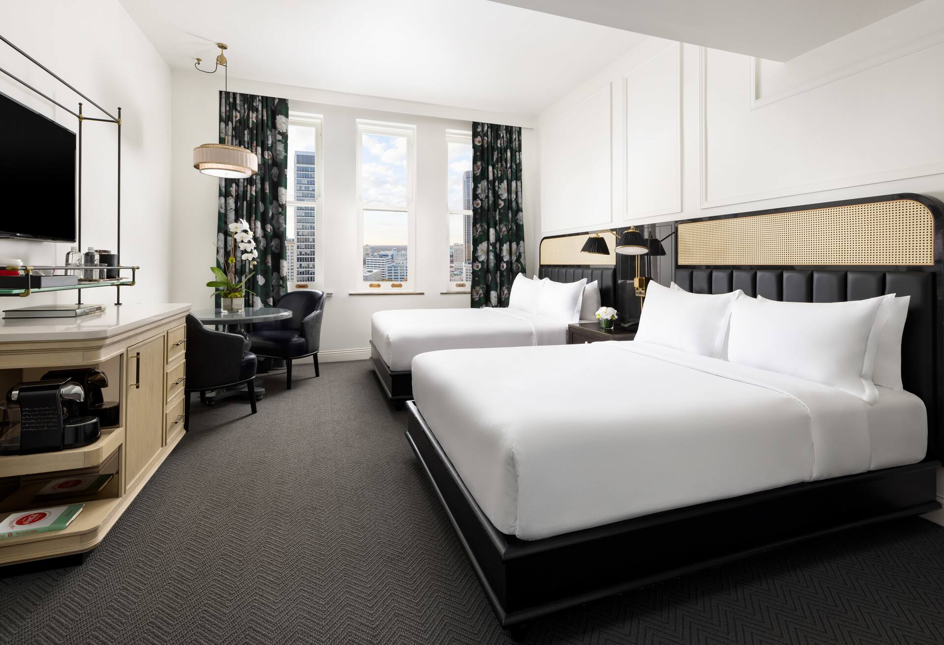 2 Queen Beds photo 1