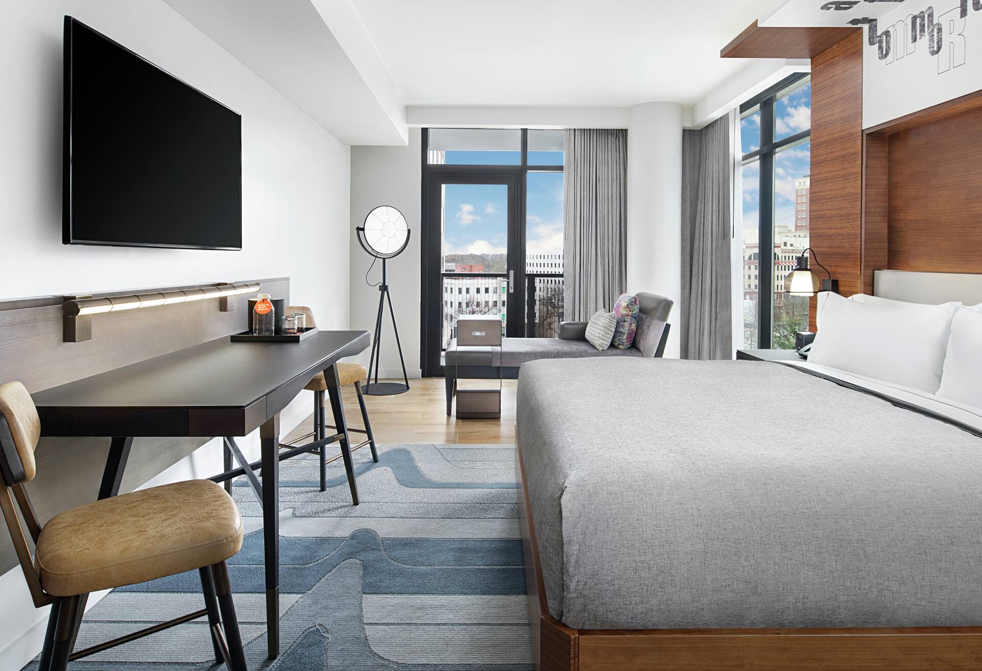 1 King Bed with Balcony photo 1