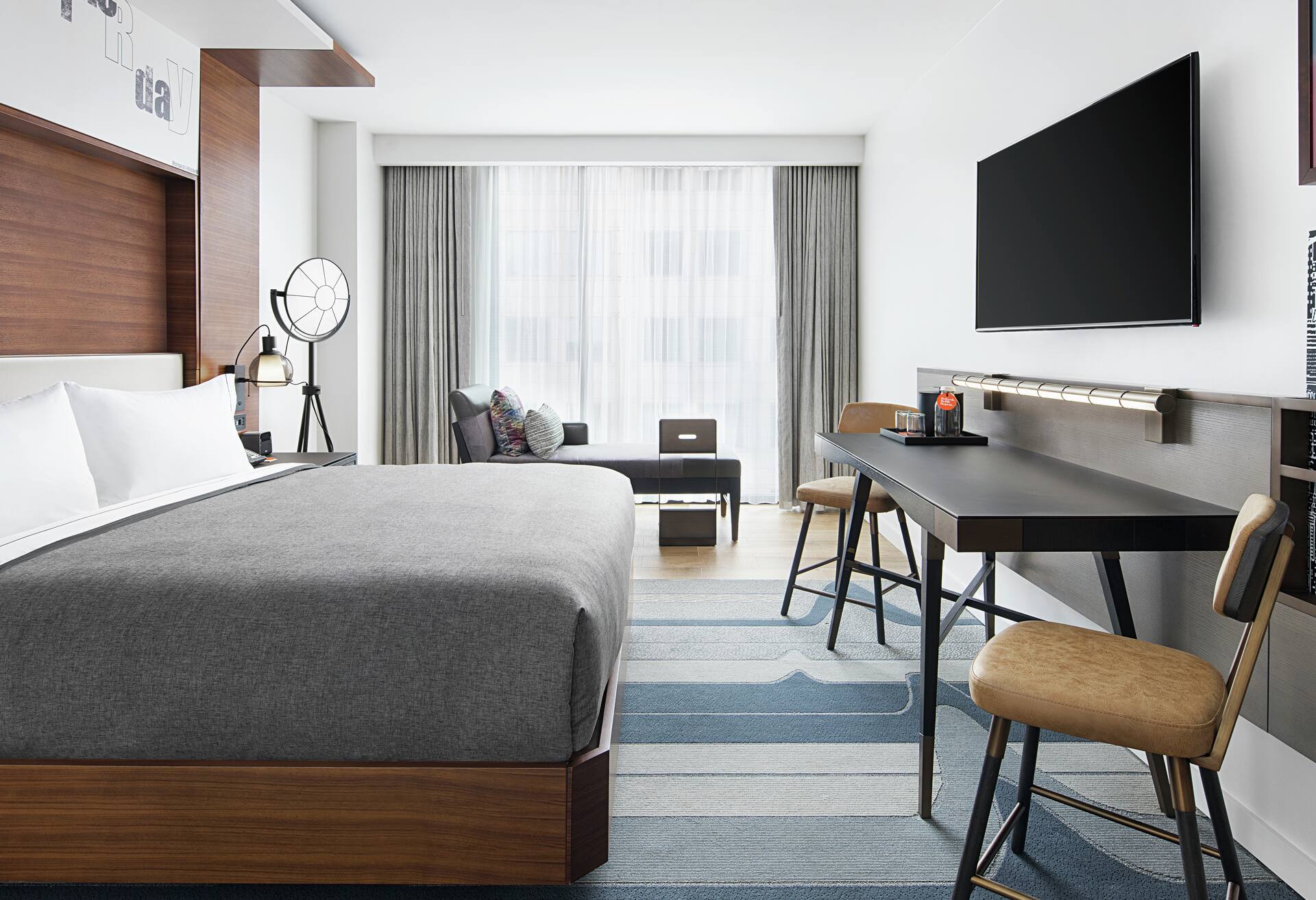 1 King Bed Corner City View photo 1