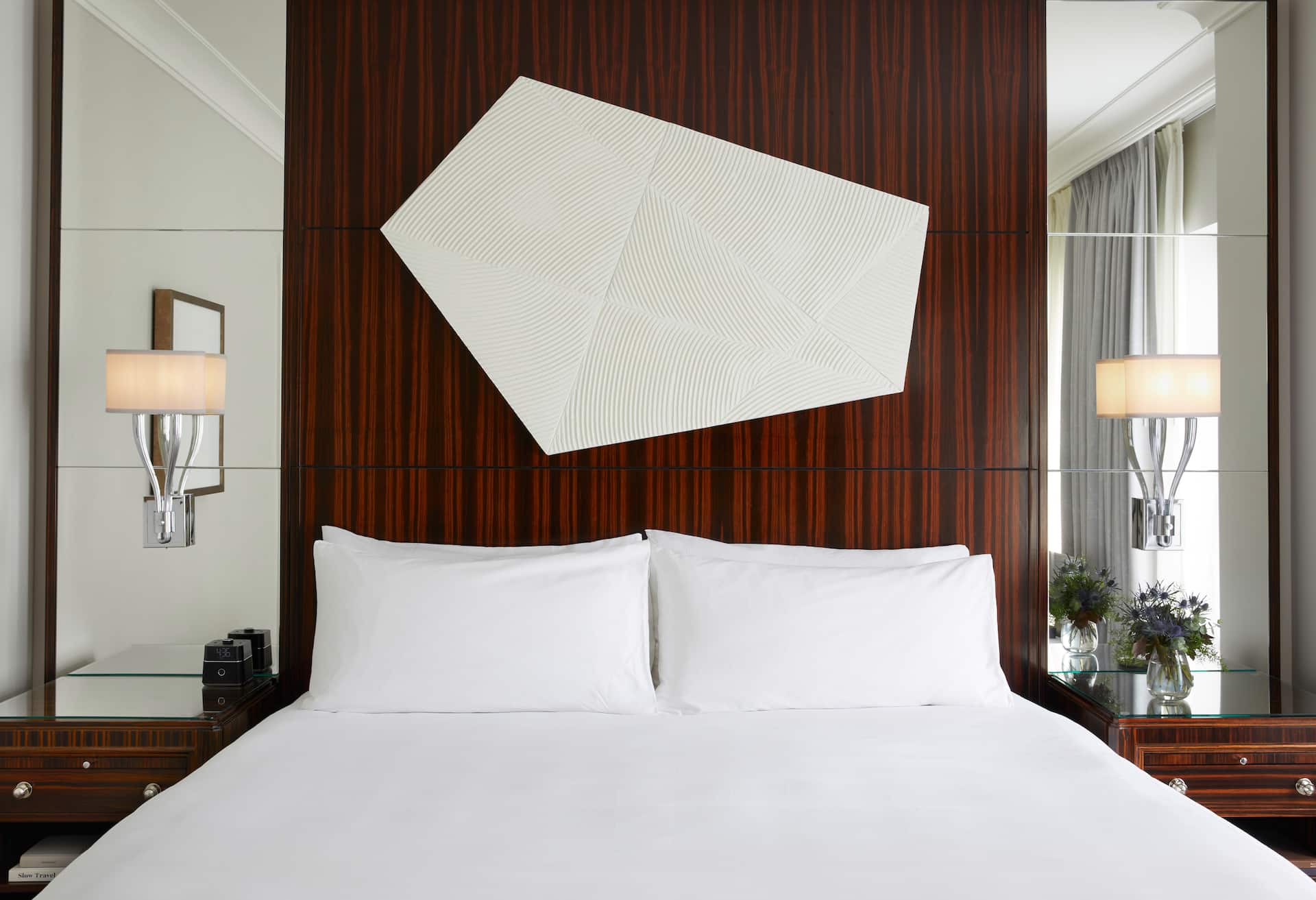 Deluxe King Bed Room photo 2