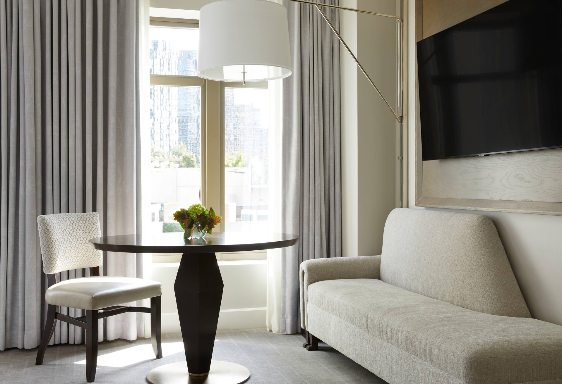 Deluxe King Bed Room photo 3