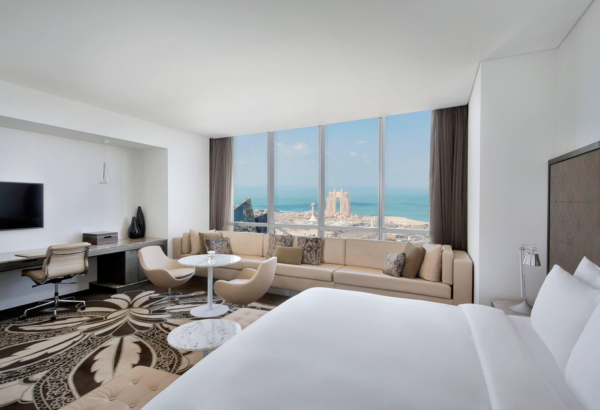 King Junior Suite - Level 45 — photo 5