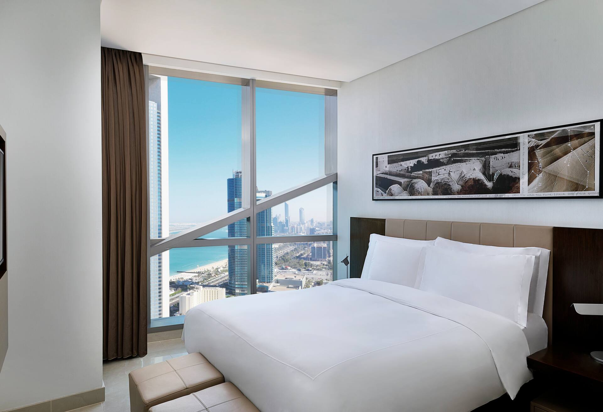 Queen One Bedroom Apartment with Sea View — photo 4