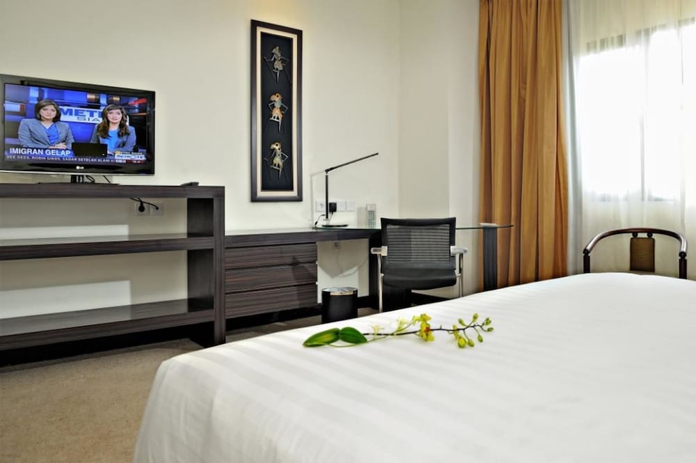 Deluxe King Room photo 2