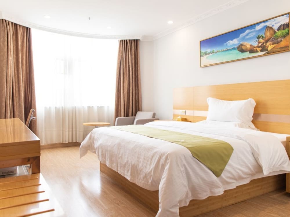 Superior Room, 1 King Bed photo 2