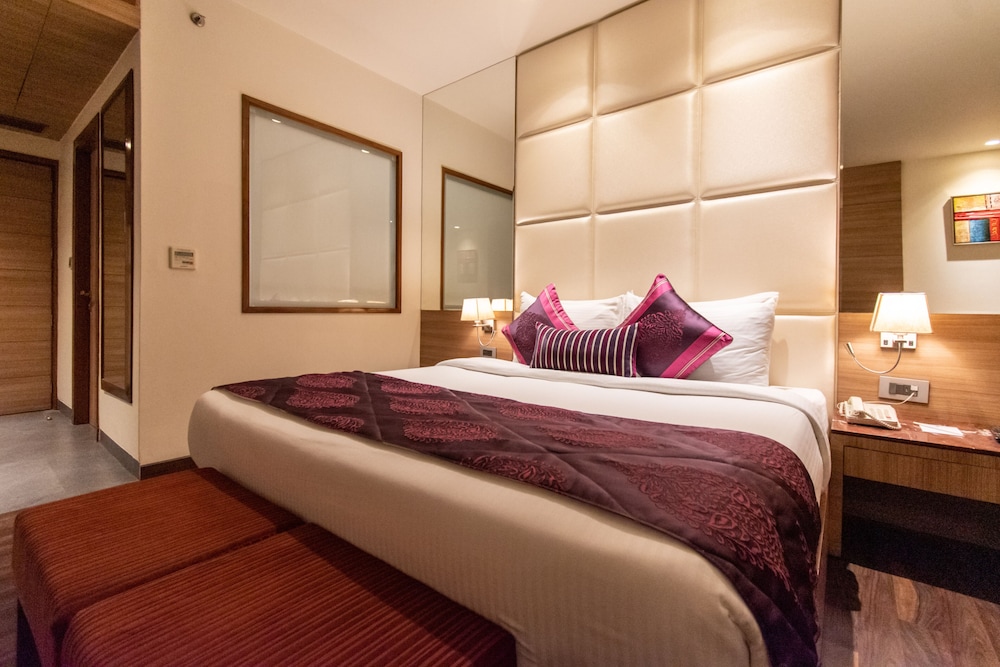 Superior Room, 1 King Bed, Non Smoking - Photo 2
