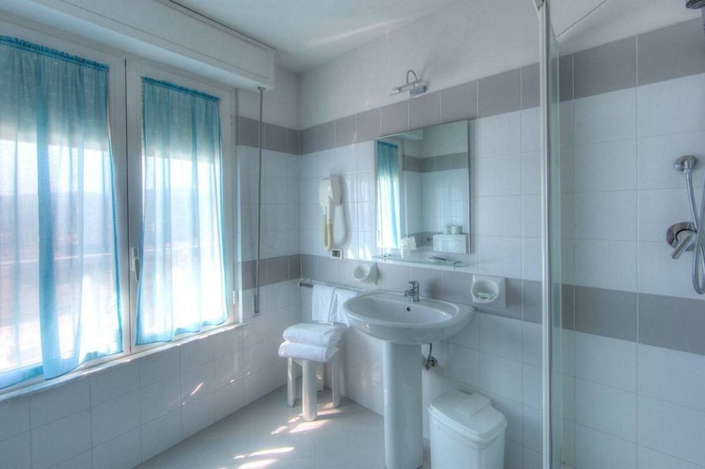 Double or Twin Room photo 3