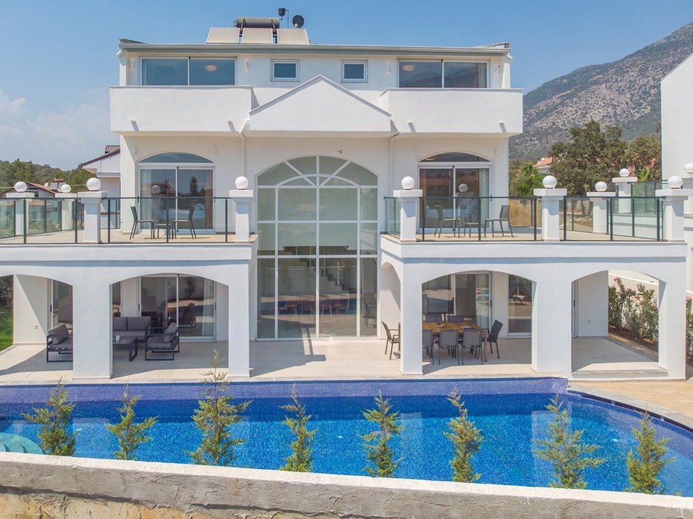 Villa photo 3