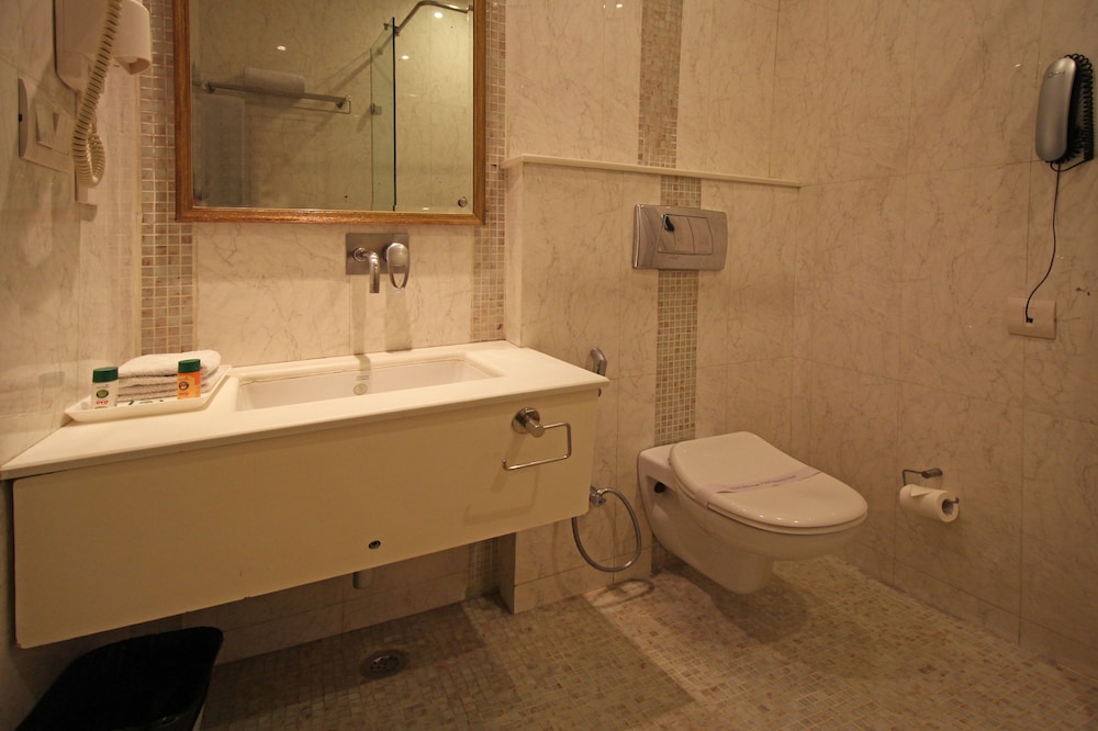Deluxe Room - Photo 10