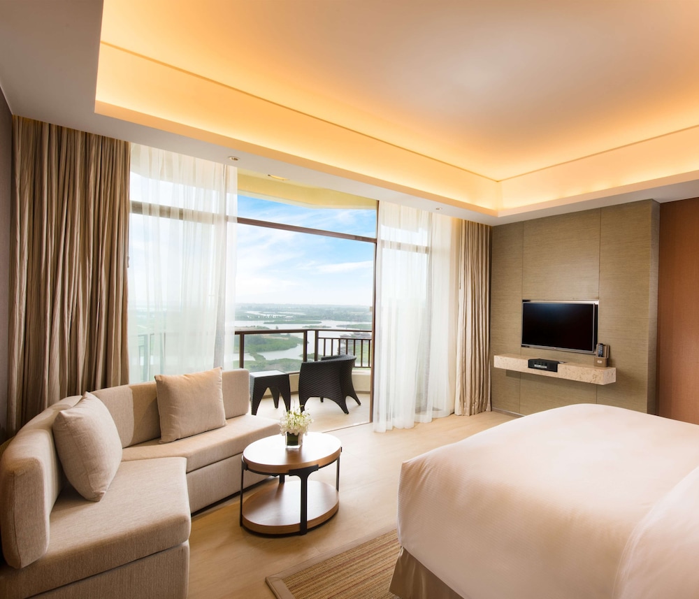 Deluxe Suite, Club Lounge Access