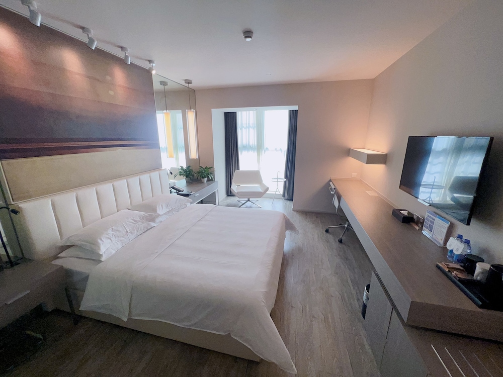 Double Room (Super Sassy)