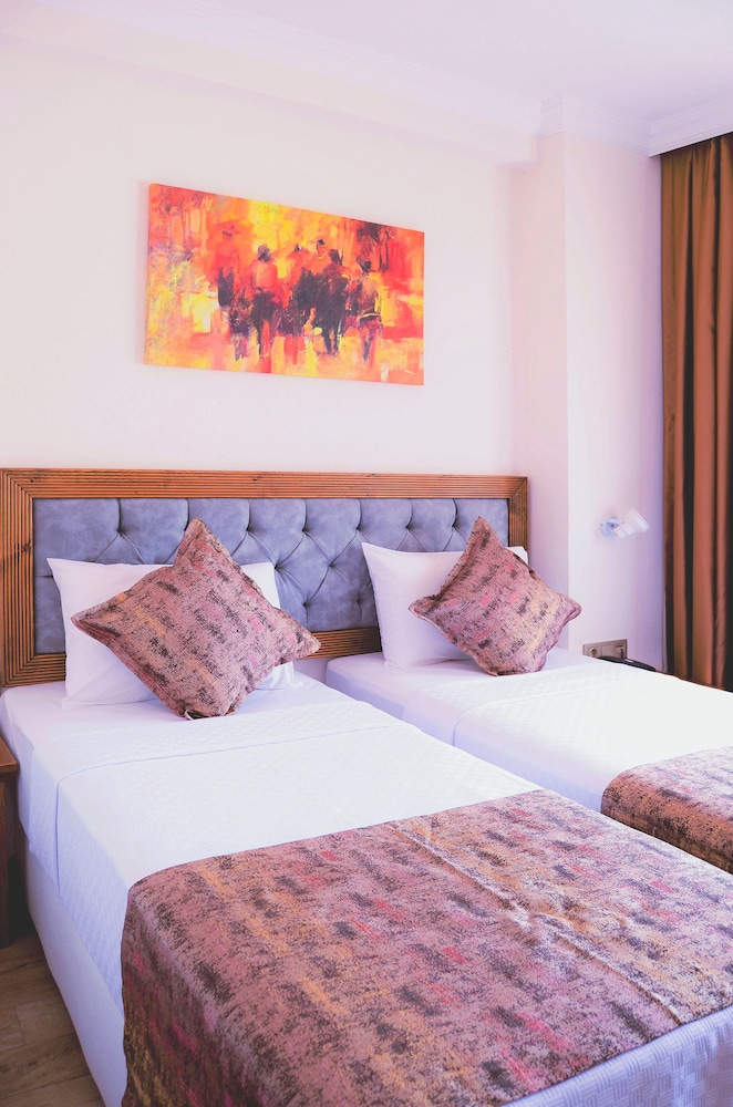Twin Room, City View photo 2