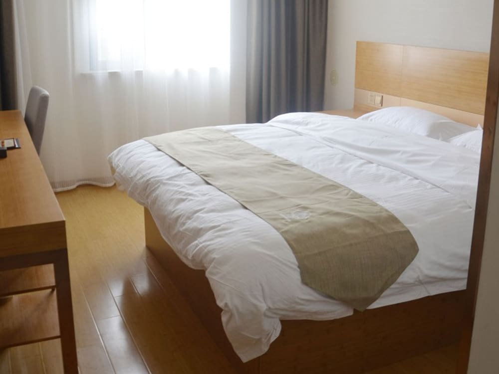 Double Room, 1.5m bed with window photo 1