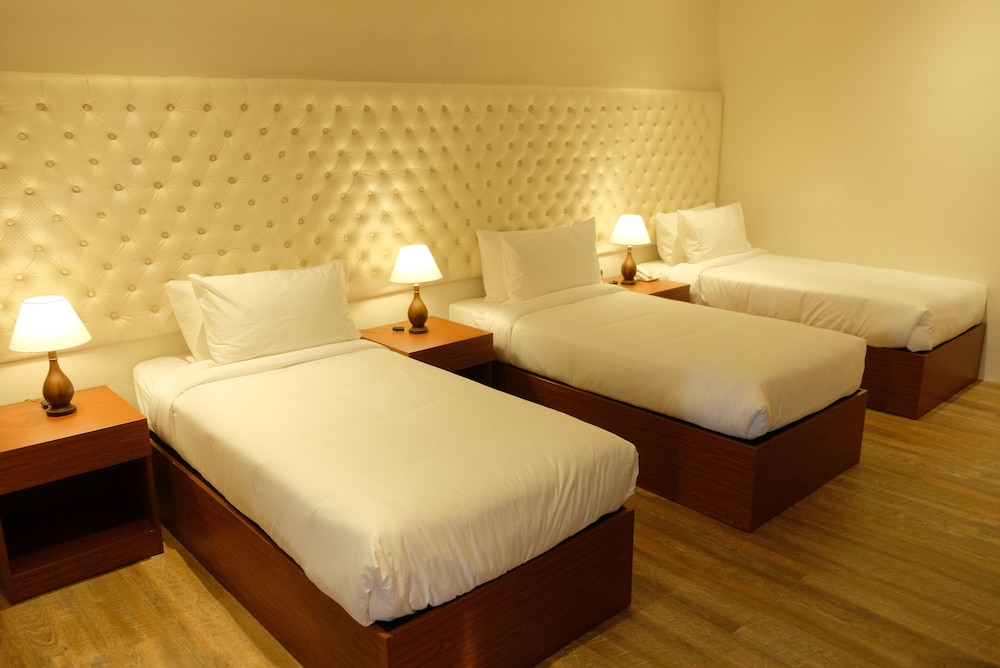 Deluxe Suite - Photo 1