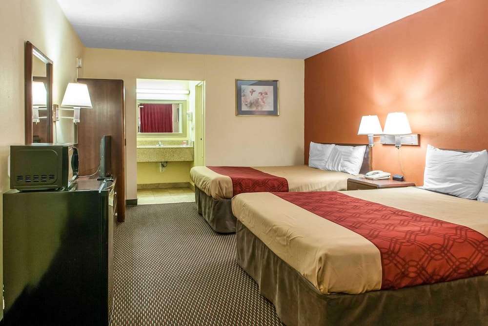 Standard Room, 2 Double Beds, Non Smoking - Photo 7