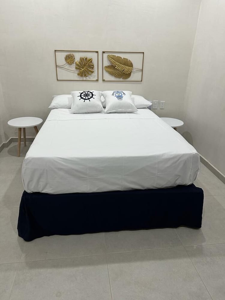 Deluxe Room, 1 Queen Bed, Non Smoking, Private Bathroom photo 3
