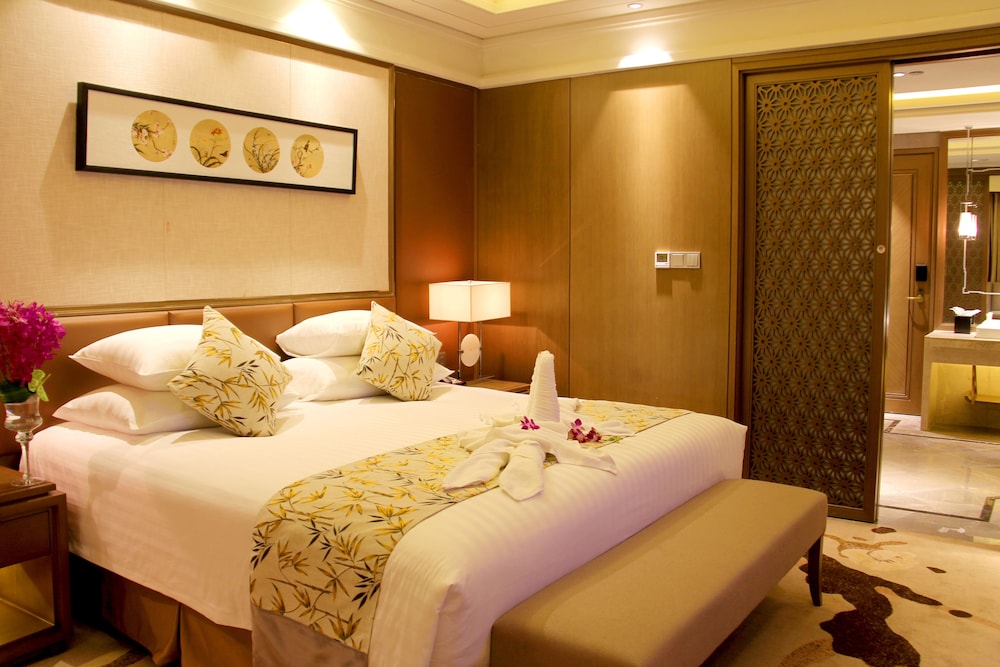 Deluxe Suite, City View