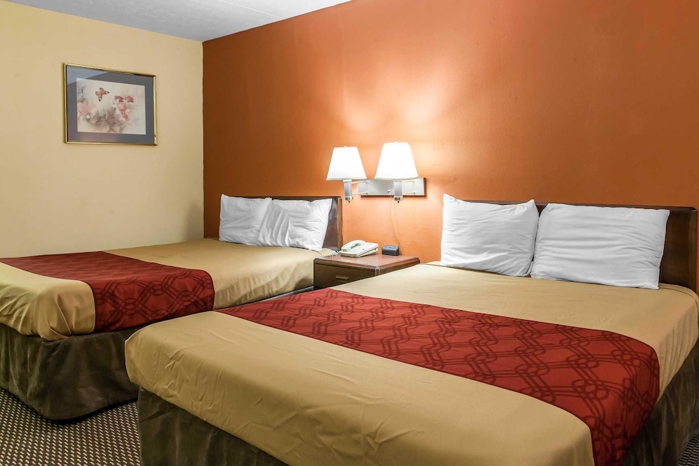Standard Room, 2 Double Beds, Non Smoking - Photo 8