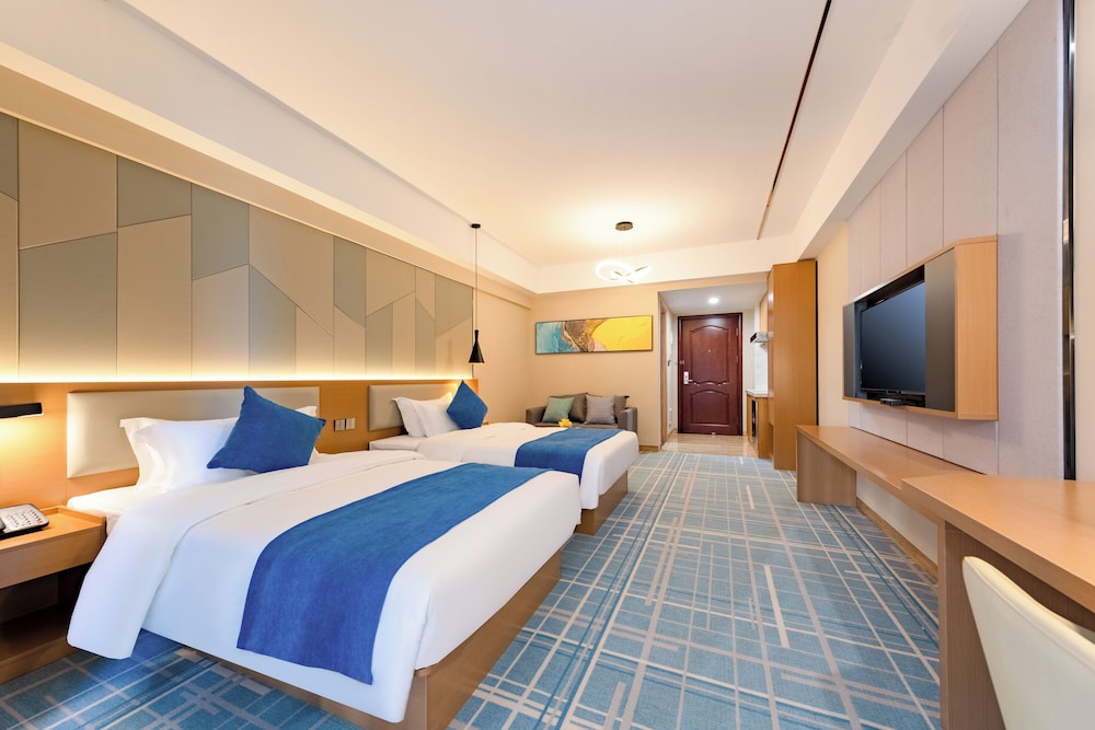 Basic Twin Room, Balcony, City View photo 1