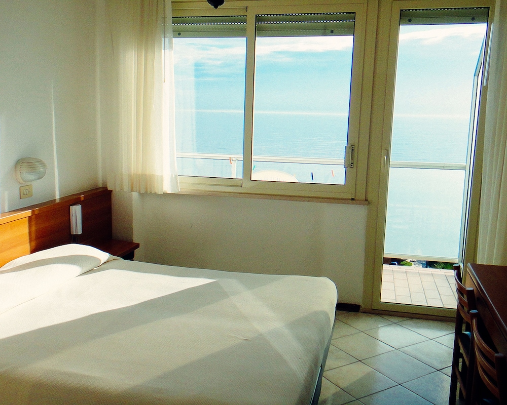 Triple Room, Balcony, Sea View photo 3