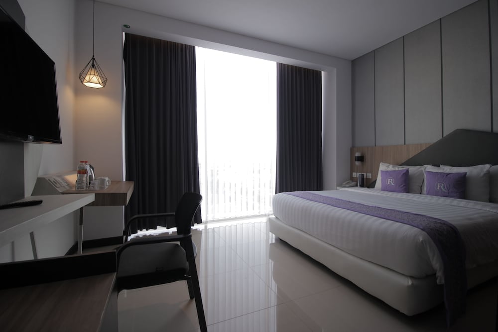 Deluxe King Room - Photo 2