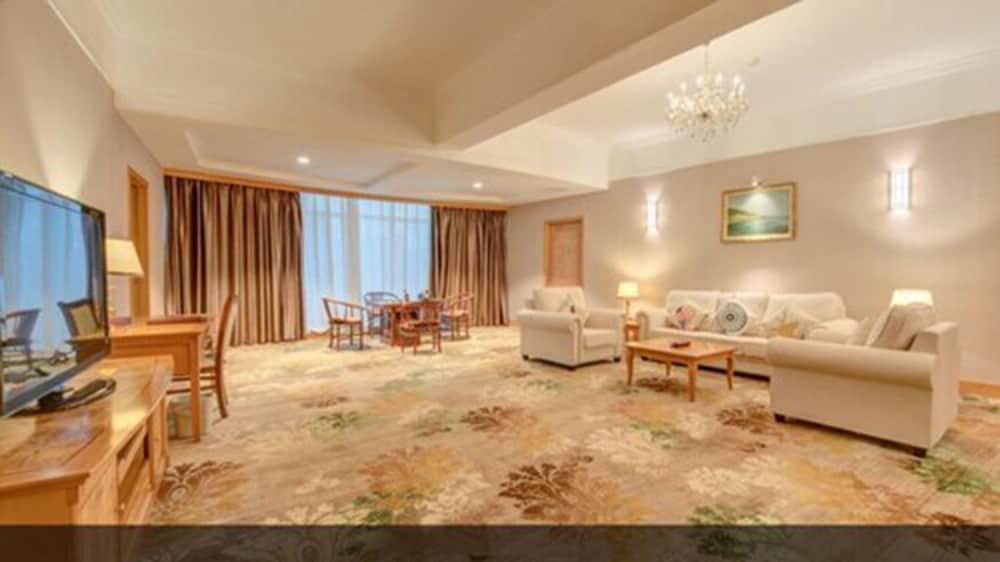 Deluxe Suite photo 1