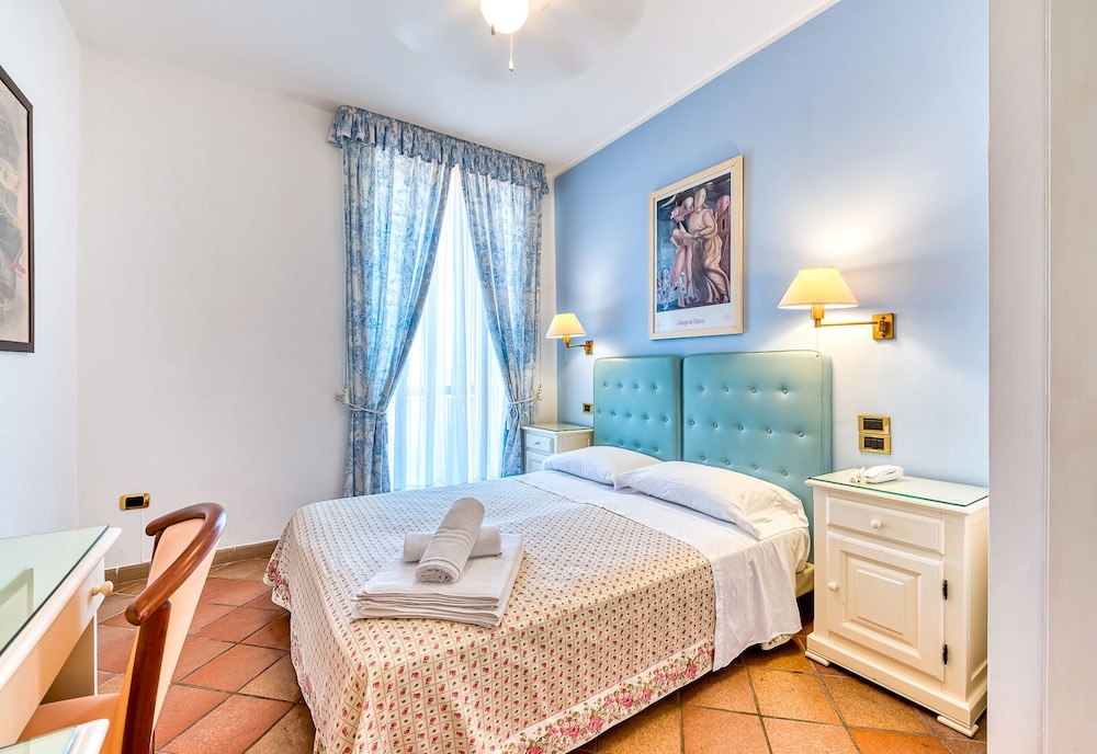 Standard Double or Twin Room, Garden View