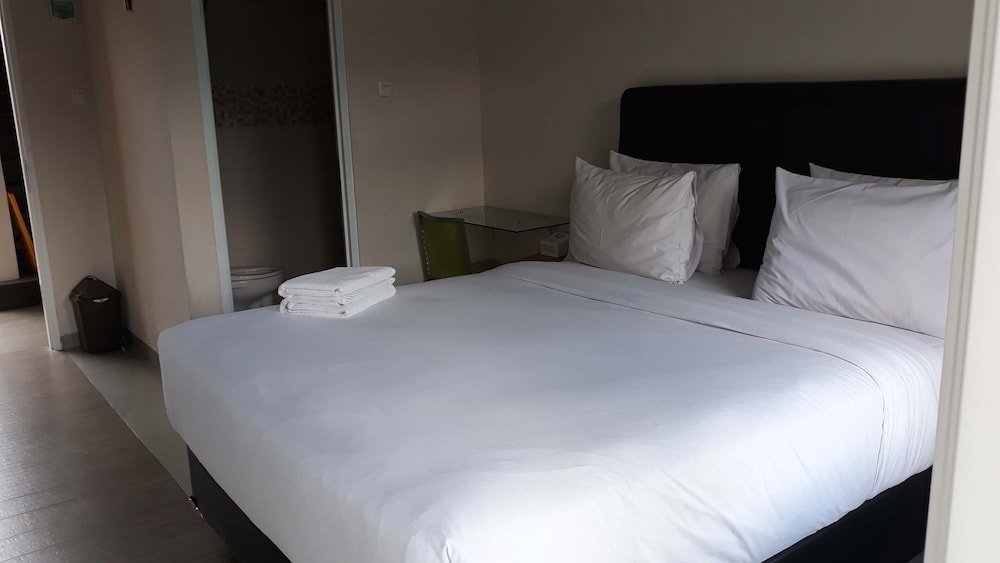 Deluxe Room - Photo 3