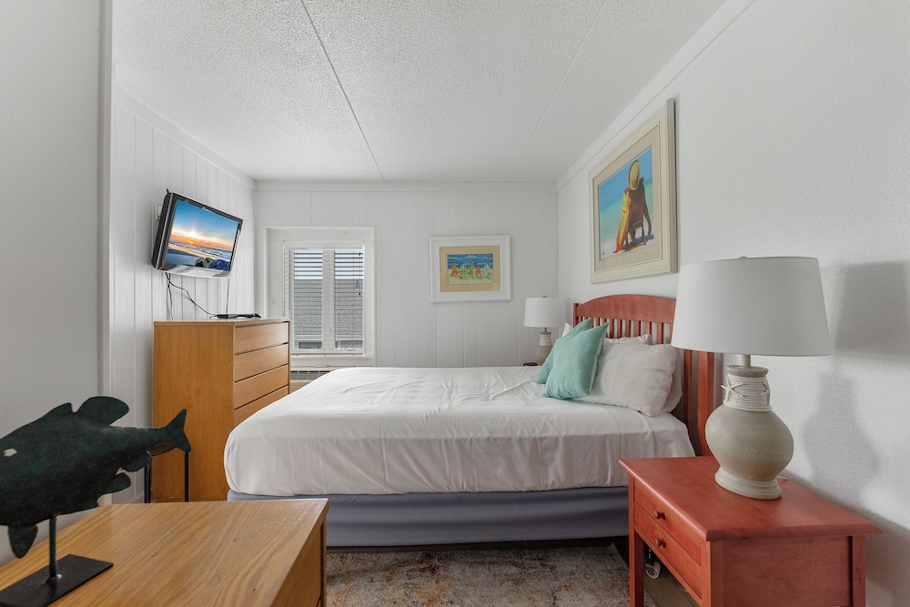 One bedroom Queen Suite