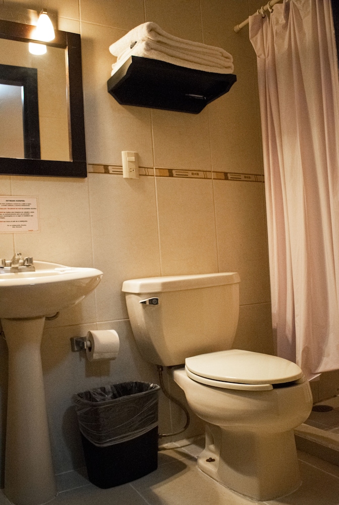 Basic Room, 1 Double Bed - Photo 3
