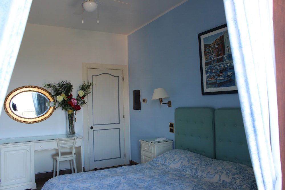 Superior Double or Twin Room, Sea View - Photo 2