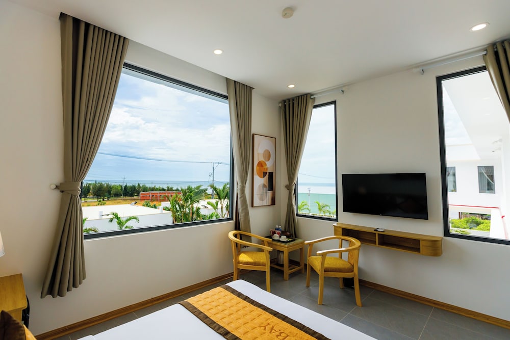Deluxe Room, Pool View photo 1