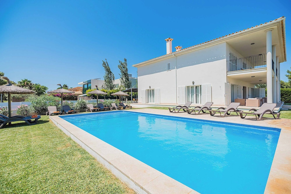 Villa (6 Bedrooms)