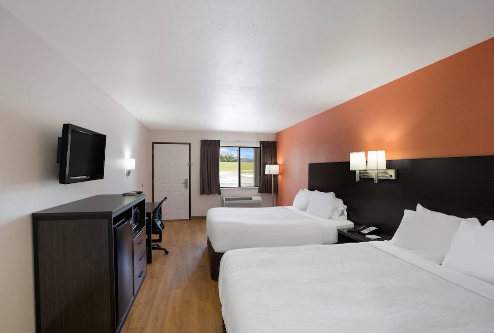 Standard Room, 2 Queen Beds, Smoking photo 2