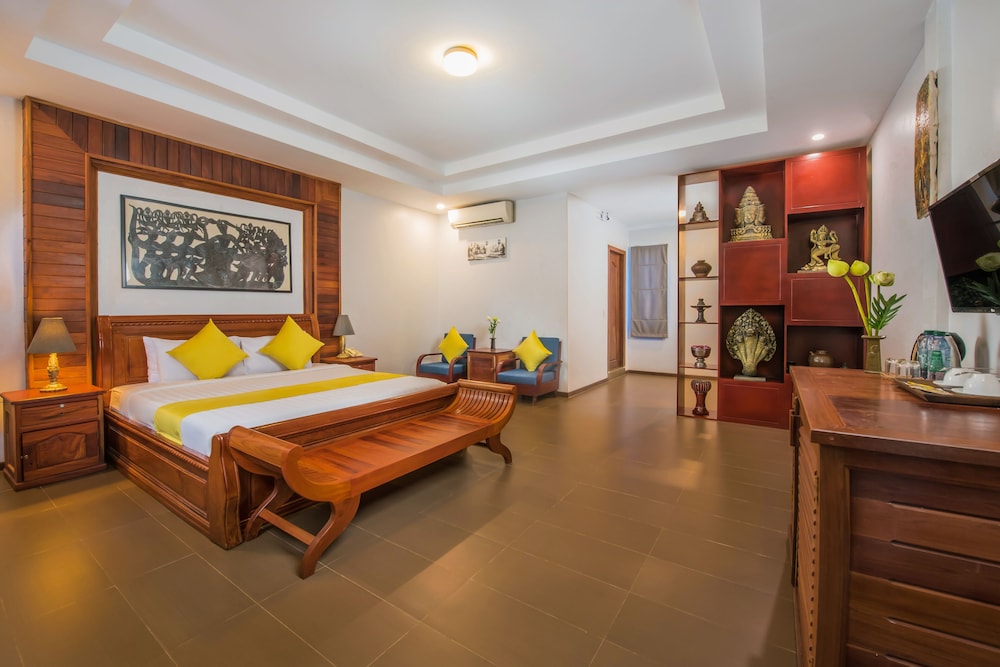 Suite, 1 King Bed - Photo 1
