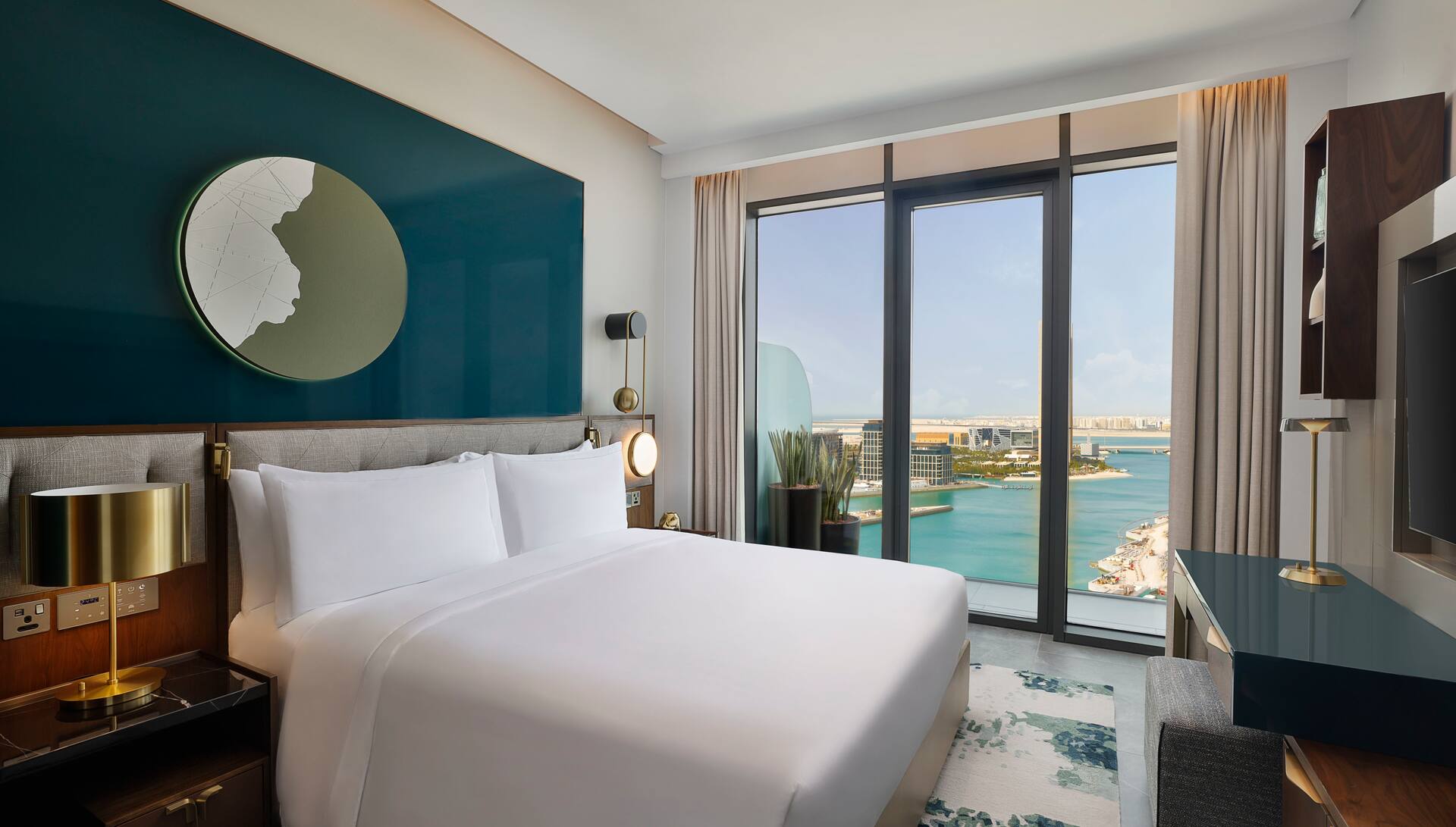 King Two Bedroom Suite with Balcony Sea View photo 1