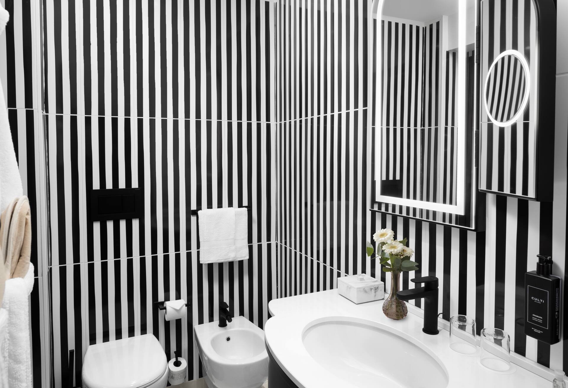 King Deluxe Room with Terrace thumbnail 5