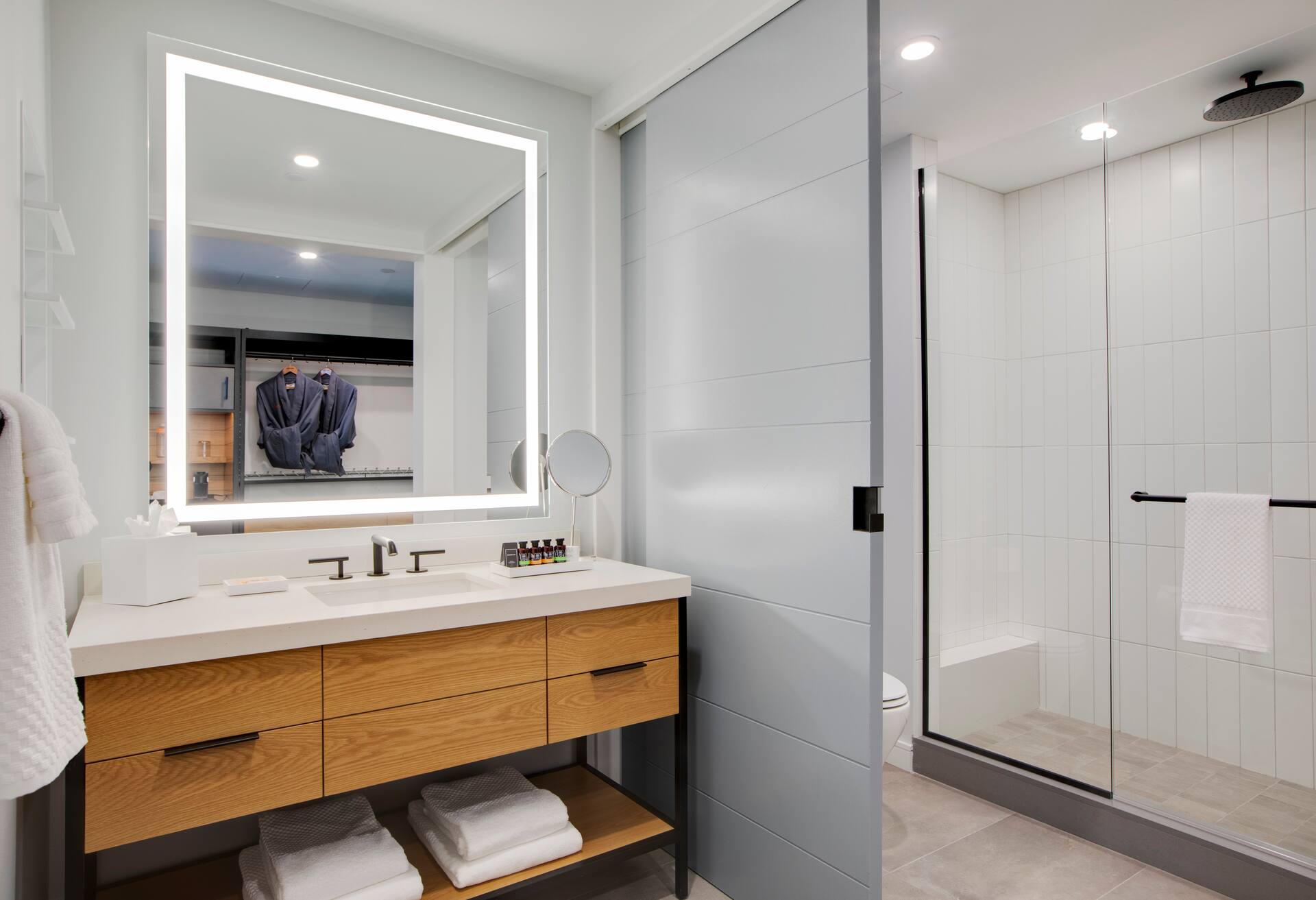 1 King Bed Room