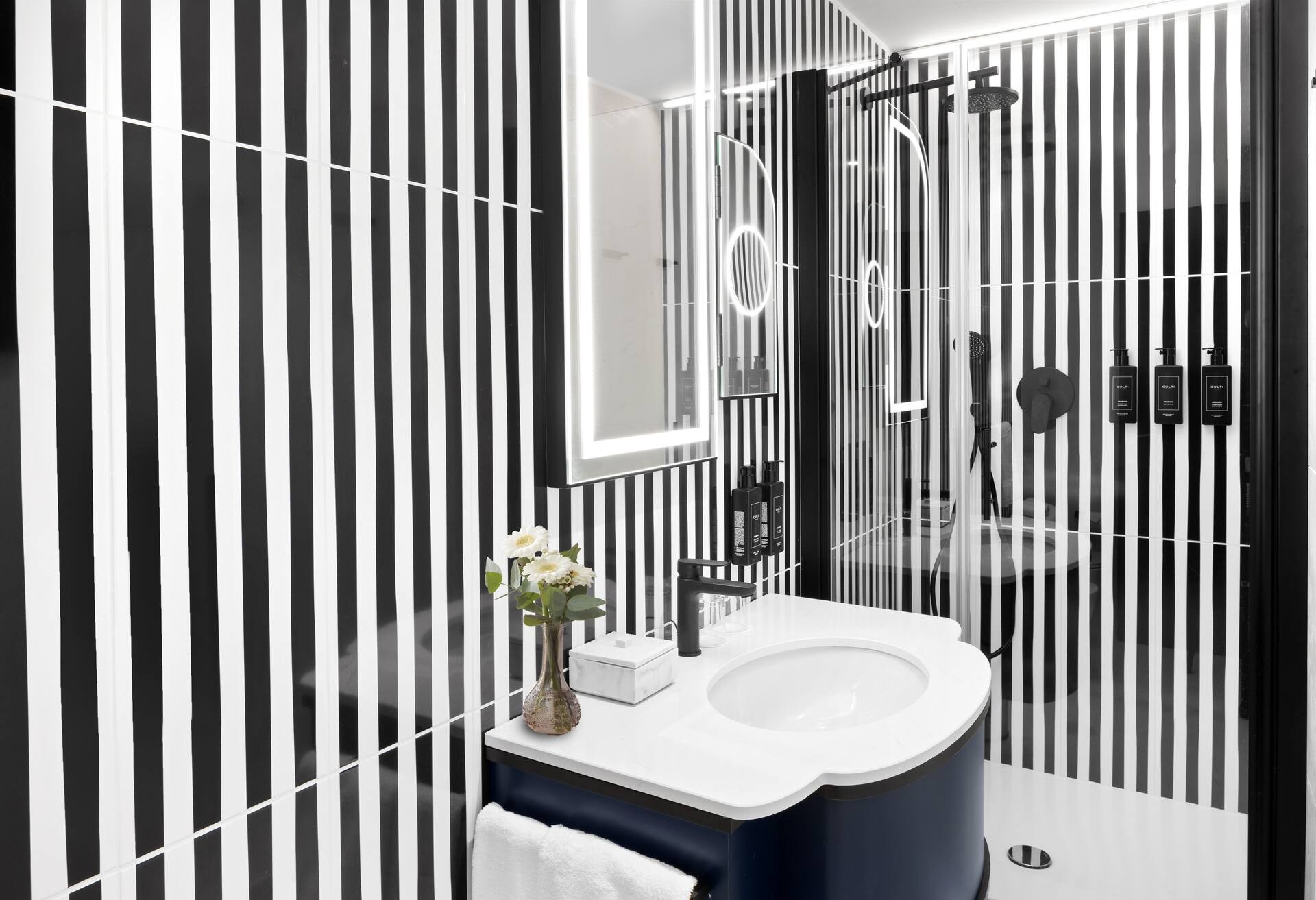 Deluxe Anglo Suite